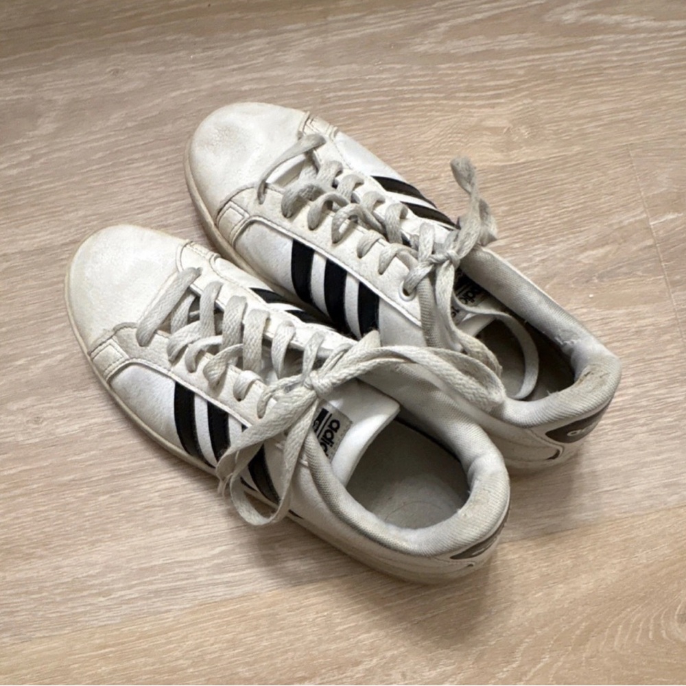 Adidas white and black sneakers women’s size 8